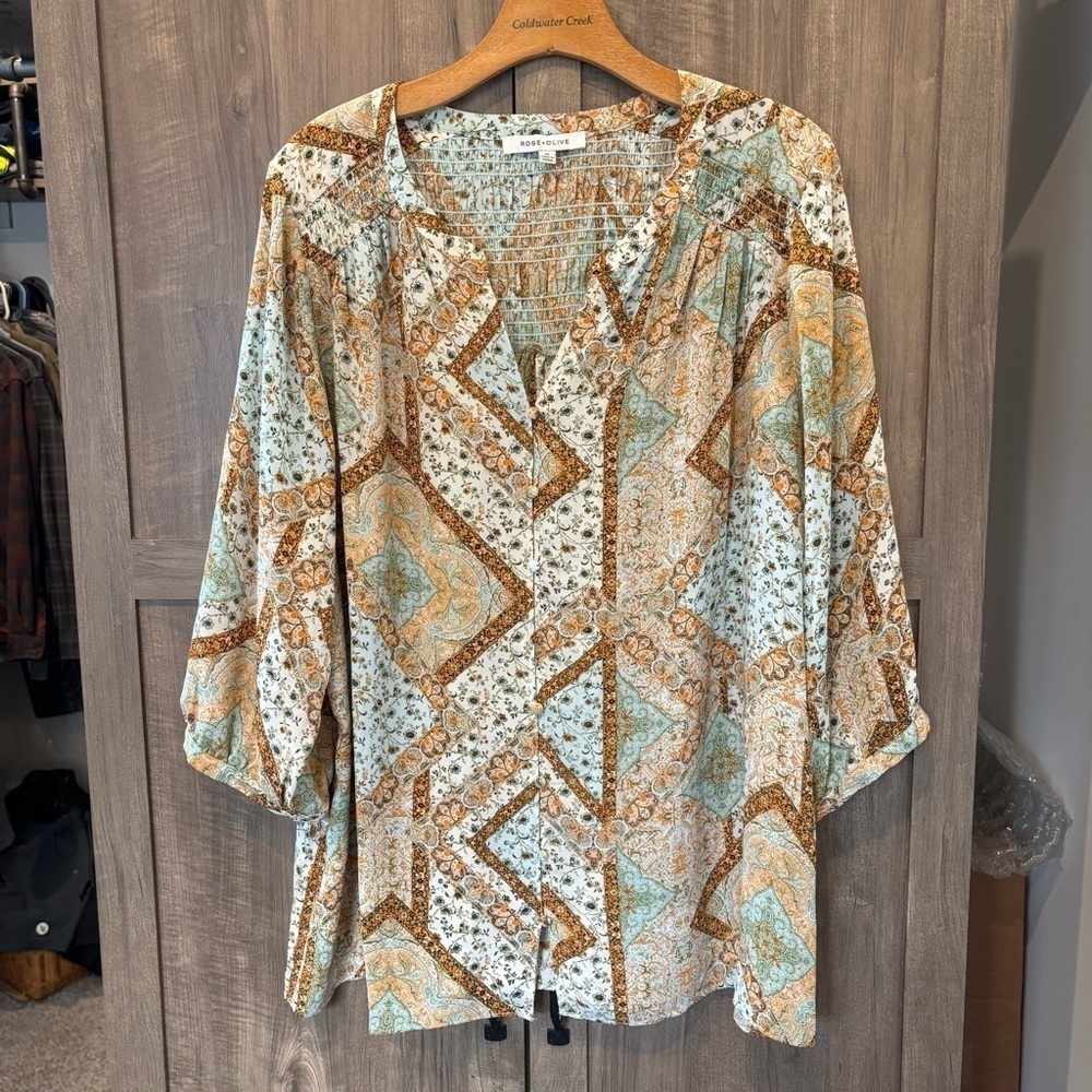 Rose and Olive 1X Top Tunic V Neck‎ Button Down Smocking Boho